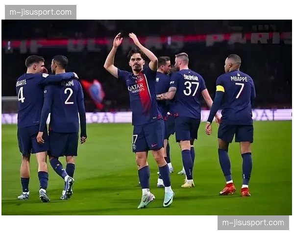 实时战报：里昂2-1领先巴黎圣日耳曼，主队中场远射破门