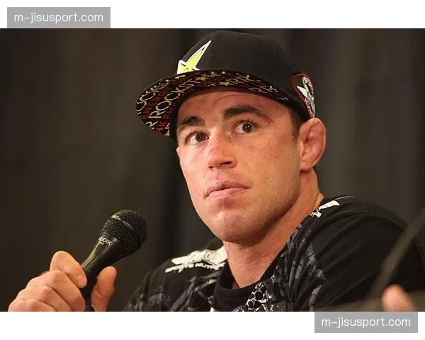 特写：戴梦得-德希尔兹在训练营中指导年轻球员